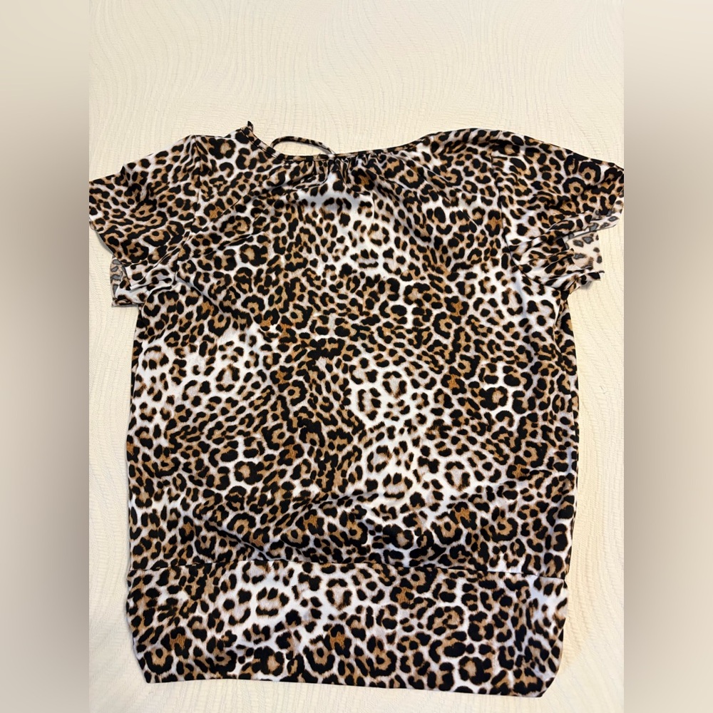 AB Studio Short Flutter Sleeve Leopard Print Top - Picture 3 of 7